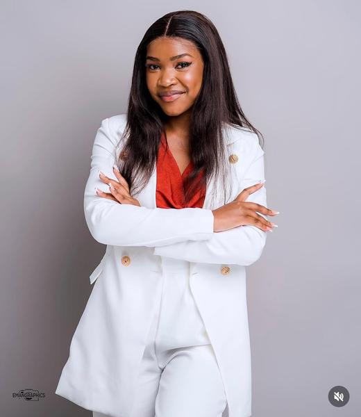 Ayanda Thabethe, estate agent